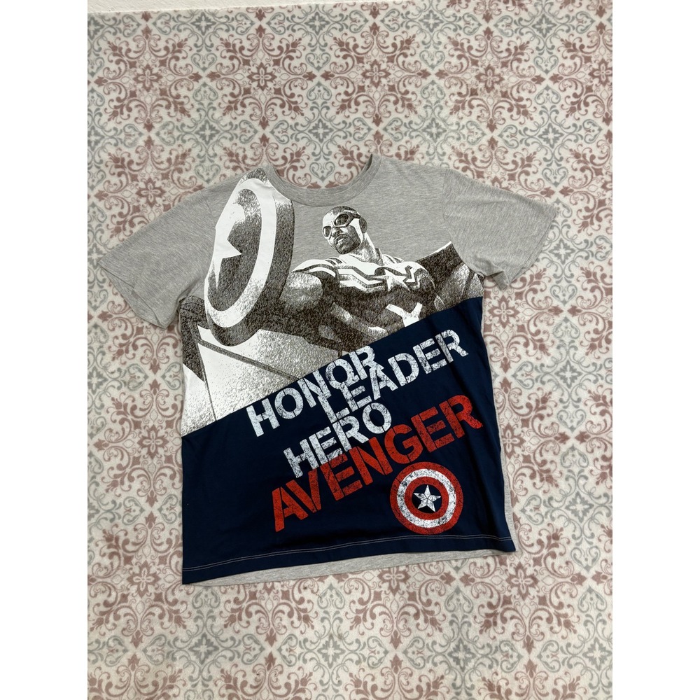Marvel Captain America Sam Wilson Graphic T-Shirt Grey Navy Blue Mens Medium